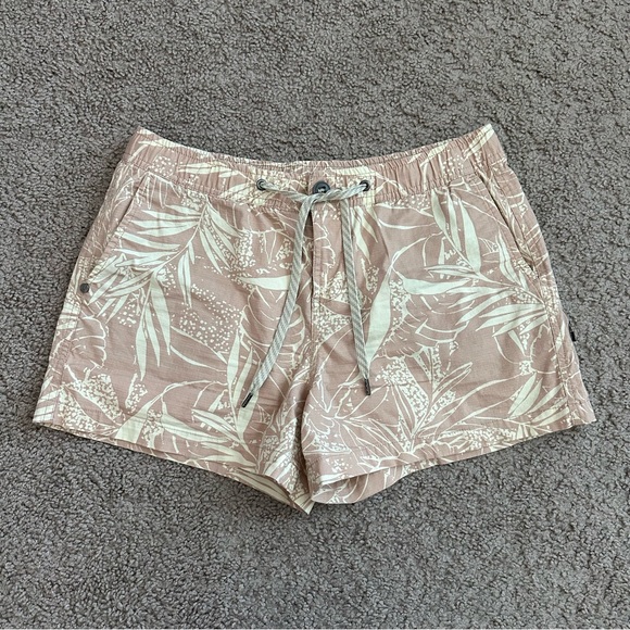 Vuori Pants - Vouri Shorts Womens Ripstop Pink Salt Rainforest Floral